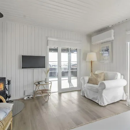 Adelita - 100m From The Sea By Interhome *